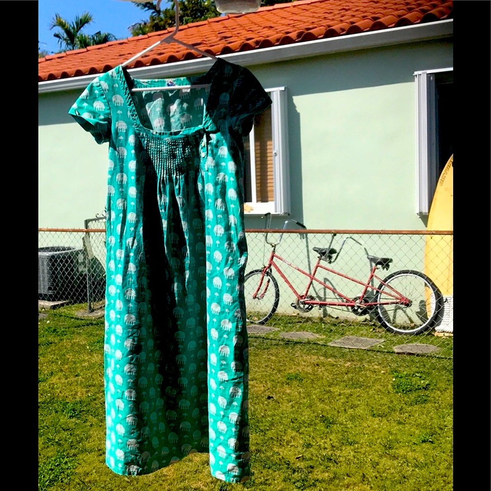 Vintage green & white elephant & umbrella print cotton lIndian house dress!